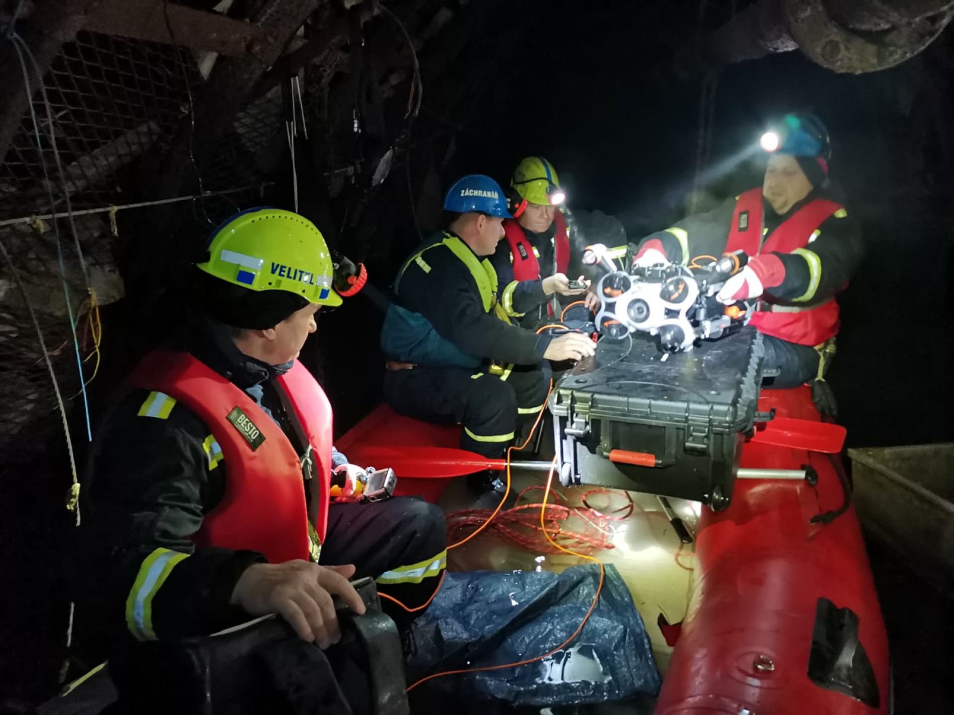 Průzkum podvodním dronem