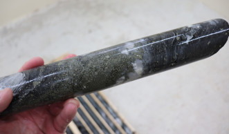 Poloha masivního pyritového zrudnění zastižená prvním zkušebním vrtem